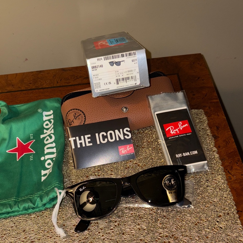 Ray-Ban Classic Black Sunglasses with Brown Case